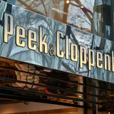 Die Filialen der Düsseldorfer Peek & Cloppenburg KG prägen die Fußgängerzonen von 66 großen und mittelgroßen deutschen Städten. Zu dem Unternehmen gehören außerdem der Herrenausstatter Anson‘s und Online-Shops in Deutschland, Österreich, Polen und den Niederlanden. Als Investor bei Galeria wurde die P&C-Modekette von der "Bild"-Zeitung ins Spiel gebracht. Sie ist aber kein ernstzunehmender Kandidat. Peek & Cloppenburg Düsseldorf hatte erst im Frühjahr 2023 selbst Insolvenz angemeldet, das Verfahren wurde zum 1. Oktober beendet. Die Spekulationen über ein Interesse an Galeria könnten möglicherweise damit zusammenhängen, dass bei Peek & Cloppenburg der frühere Galeria-Chef Stephan Fanderl als Strategiechef tätig war – allerdings hat Fanderl das Unternehmen kurzfristig zum Jahresende verlassen. Er habe laut gelacht, als er von dem angeblichen Interesse von P&C gelesen habe, sagt ein Handelsexperte. Zwei Kranke machten bekanntlich keinen Gesunden.