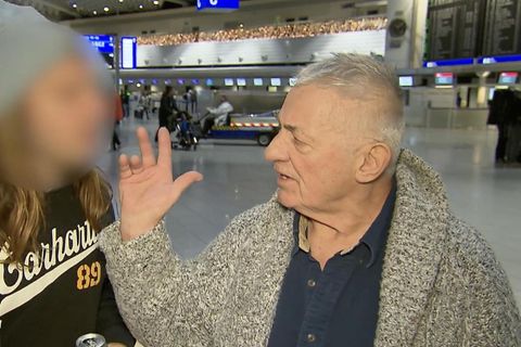 Verwechslung: Vor Abflug ins Dschungelcamp – "Fan" crasht Flughafen-Interview mit Heinz Hoenig