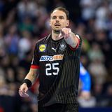 Kai Häfner zeigt mit dem Finger