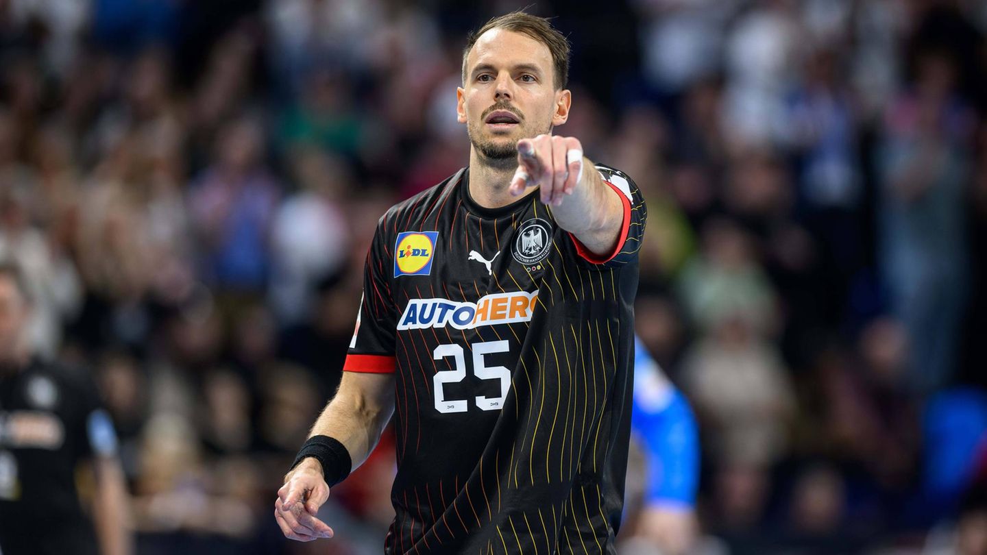 Kai Häfner zeigt mit dem Finger