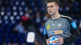 Renars Uscins schaut ernst und hält den Ball