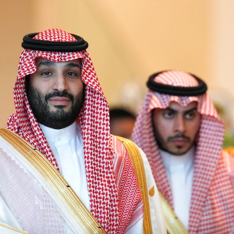 Saudi-Arabiens Kronprinz Mohammed bin Salman (l)