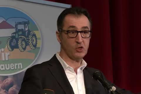 Video: Bauernproteste: Pfiffe und Beifall für Özdemir