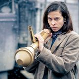 Es ist ihr bislang größter Auftritt: In dem im Mai 2023 erschienenen Netflix-Film "Blood & Gold" von Regisseur Peter Thorwarth ("Bang Boom Bang") übernahm Marie Hacke die Hauptrolle der Elsa, die in den letzten Tagen des Zweiten Weltkrieges gegen die Waffen-SS kämpft. Thorwarth besetzte den Actionthriller bewusst mit unbekannten Gesichtern - spätestens nach diesem Film gilt das für die 36-Jährige nicht mehr