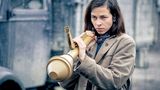 Es ist ihr bislang größter Auftritt: In dem im Mai 2023 erschienenen Netflix-Film "Blood & Gold" von Regisseur Peter Thorwarth ("Bang Boom Bang") übernahm Marie Hacke die Hauptrolle der Elsa, die in den letzten Tagen des Zweiten Weltkrieges gegen die Waffen-SS kämpft. Thorwarth besetzte den Actionthriller bewusst mit unbekannten Gesichtern - spätestens nach diesem Film gilt das für die 36-Jährige nicht mehr