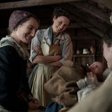 Das US-Publikum kannte ihr Gesicht da bereits: Im Dezember 2018 war Marie Hacke (r.) in einer Episode der amerikanischen Fantasy-Serie "Outlander" als junge Mutter Petronella Mueller zu sehen. Knapp eine Millionen Menschen schalteten damals ein. In Deutschland lief die Reihe unter dem Namen "Highland-Saga", die besagte Folge wurde hierzulande Anfang 2019 auf Vox ausgestrahlt