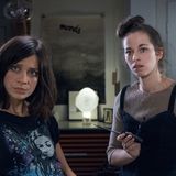 2020 spielte sie in der Dramedy-Serie "Aus dem Tagebuch eines Uber-Fahrers" mit, die auf der Streamingplattform joyn+ Premiere feierte. In vier der sechs Episoden war Hacke in der Rolle der besten Freundin von Nadja (Claudia Eisinger, l.) zu sehen, die bei einem One-Night-Stand schwanger geworden ist