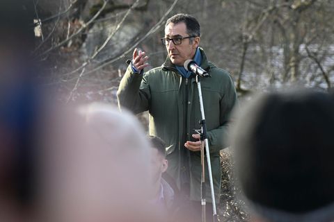 Cem Özdemir spricht zu den Bürgern in Ellwangen aufgrund der Bauernproteste
