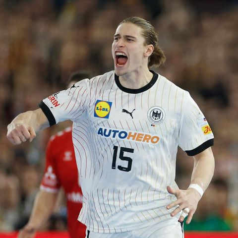 Juri Knorr feiert den ersten Sieg des deutschen Teams bei der Handball-EM