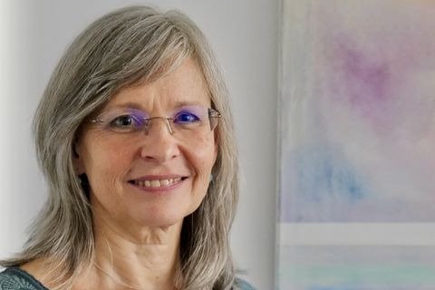 Seit 2020 gibt es das Münchner Sternenkind Netzwerk. Dort ist Astrid Gosch-Hagenkord als Projektkoordinatorin und Trauerbegleiterin tätig