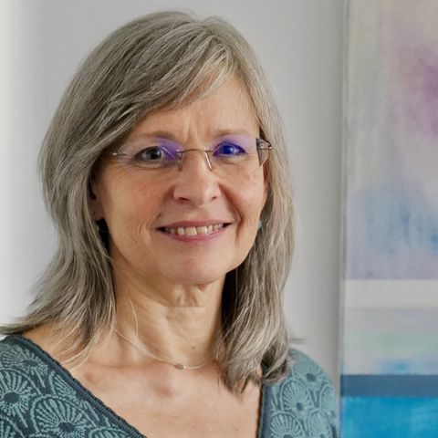 Seit 2020 gibt es das Münchner Sternenkind Netzwerk. Dort ist Astrid Gosch-Hagenkord als Projektkoordinatorin und Trauerbegleiterin tätig
