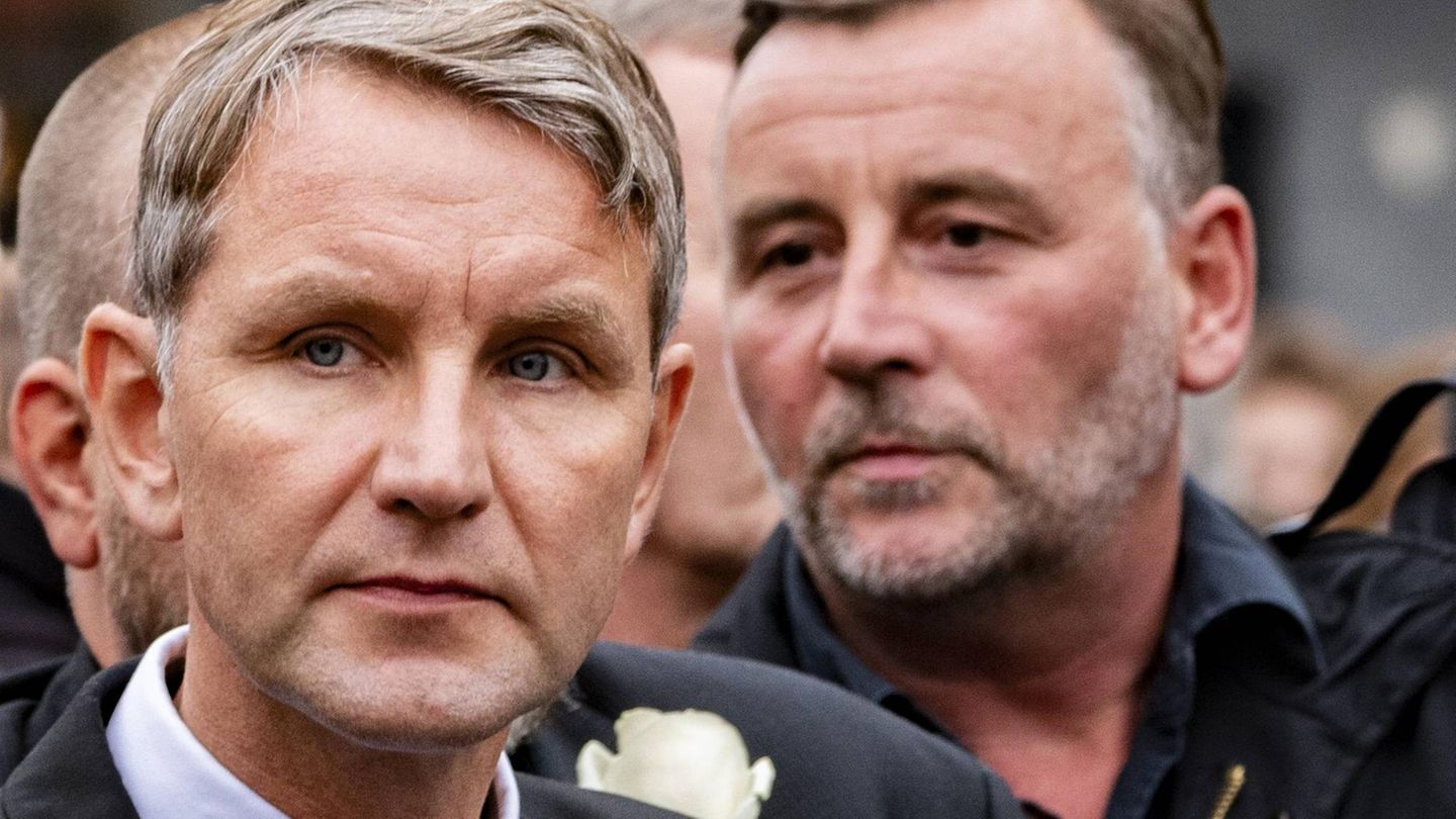 Neue Rechte Björn Höcke Neue Rechte: Björn Höcke und Lutzbach auf einer Demonstration 2018 in Chemnitz