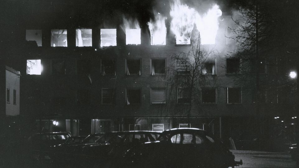 Deceased stern photographer: The decade of German terror: In 1975, an RAF commando occupied the German embassy in Stockholm. Two of the twelve hostages are shot, the others are able to escape after an explosive explosion The decade of German terror: In 1975, an RAF commando occupied the German embassy in Stockholm. Two of the twelve hostages are shot, the others are able to escape after an explosive explosion