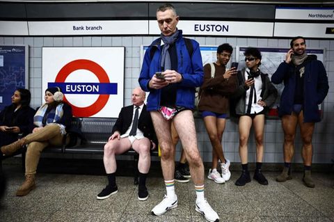Alljährlicher Flashmob: "No-Pants-Subway-Ride": Halbnackte Menschenmengen in Londoner U-Bahn