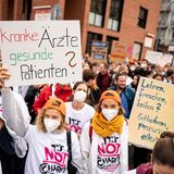 Proteste von Ärzten an der Charité im Sommer 2022