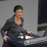 Sahra Wagenknecht im Bundestag am Redepult