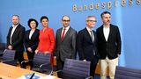 Sahra Wagenknecht und ihre Verbündeten stellen im Januar 2024 ihre neue Partei bei der Bundespressekonferenz vor