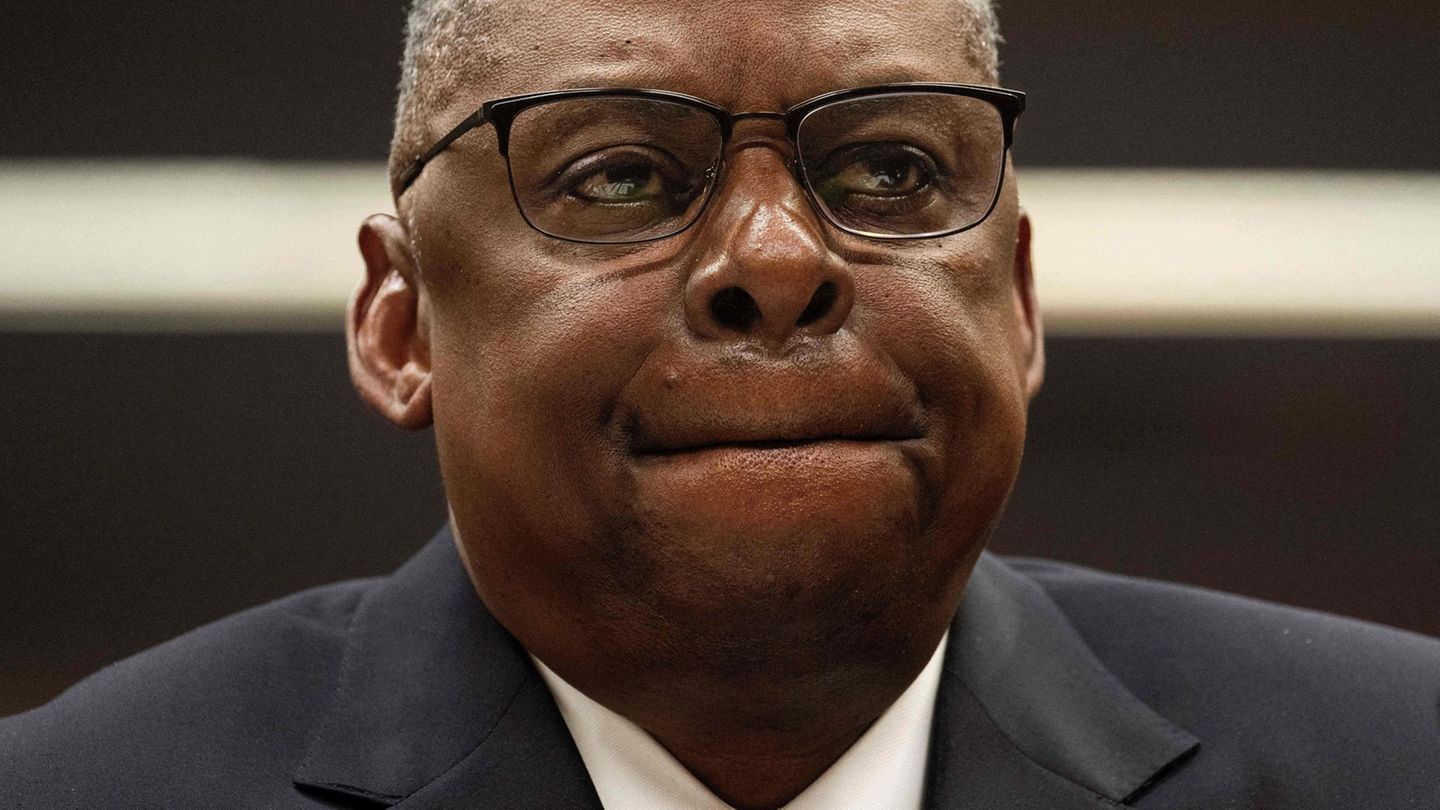 Lloyd Austin withheld cancer diagnosis – internal investigation follows