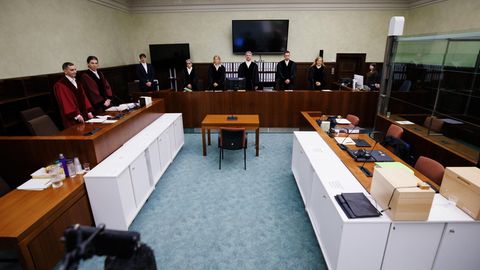 Blick in den Saal des Berliner Kammergerichts, in dem der BND-Prozess verhandelt wird