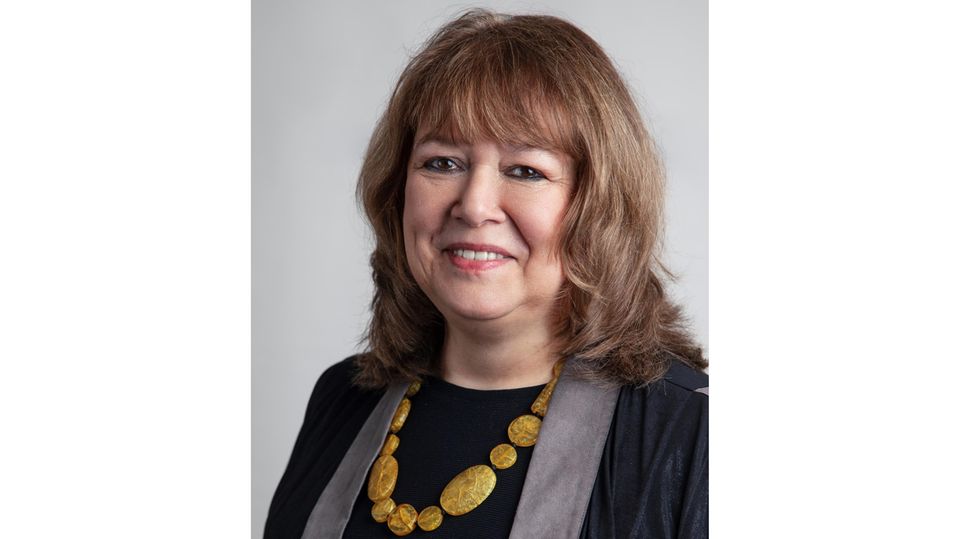 Petra Meibert kümmert sich um die therapeutische Gesamtleitung der Oberberg Tagesklinik Essen, die einen achtsamkeitsbasierten Therapieansatz als Schwerpunkt hat. Die Diplom-Psychologin ist Ausbilderin und Supervisorin für MBSR und MBCT. 