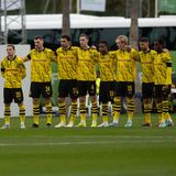 Trainer-Aus: Terzic wird den BVB-Sauhaufen nicht in den Griff kriegen  Der BVB hat sich selbst vor der Saison für einen Titelkandidaten gehalten. Zu recht, die Mannschaft hat die Meisterschaft in der vergangenen Saison nur knapp verpasst, weil die Nerven nicht mitspielten. Seither aber dümpelt sie in der Liga jenseits der Spitzenplätze herum. Die großen Träume sind verflogen, jetzt heißt es nur noch, die Champions-League-Qualifikation zu sichern. Wie es üblich ist, wird Trainer Edin Terzic in Frage gestellt, dabei ist diese Truppe einfach nur ein launischer Sauhaufen, so deutlich muss man es leider sagen. Das beweisen die Leistungen in der Champions League: Wenn sie wollen, können sie ja. Um die Schwererziehbaren in den Griff zu bekommen, erhält der Trainer jetzt Unterstützung durch die ehemaligen BVB-Profis Nuri Sahin und Sven Bender, die als Assistenztrainer zurückgeholt wurden. Und Rückkehrer Jadon Sancho, der verlorene Sohn, soll die Misere in der Offensive lösen. Zumindest passt Sancho perfekt ins Profil. Er ist in der Vergangenheit durch undiszipliniertes Verhalten wie durch geniale Leistungen aufgefallen. Doch es steht zu befürchten, dass es läuft, wie es immer im Fußball läuft. Am Ende muss der Trainer gehen, und der Sauhaufen darf weiter Sauhaufen bleiben.