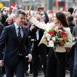 Auch im Ausland sind die Menschen von ihr begeistert, wie hier 2015 bei einem Besuch in Hamburg