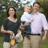 Nun sind Mary und Frederik bald 20 Jahre verheiratet und haben vier Kinder: den 18-jährigen Christian (hier mit einem Jahr bei einem Besuch in Australien), der nach seinem Vater König werden soll...