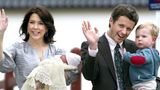die 16-jährige Prinzessin Isabella, hier wenige Tage nach ihrer Geburt auf dem Arm der Mutter