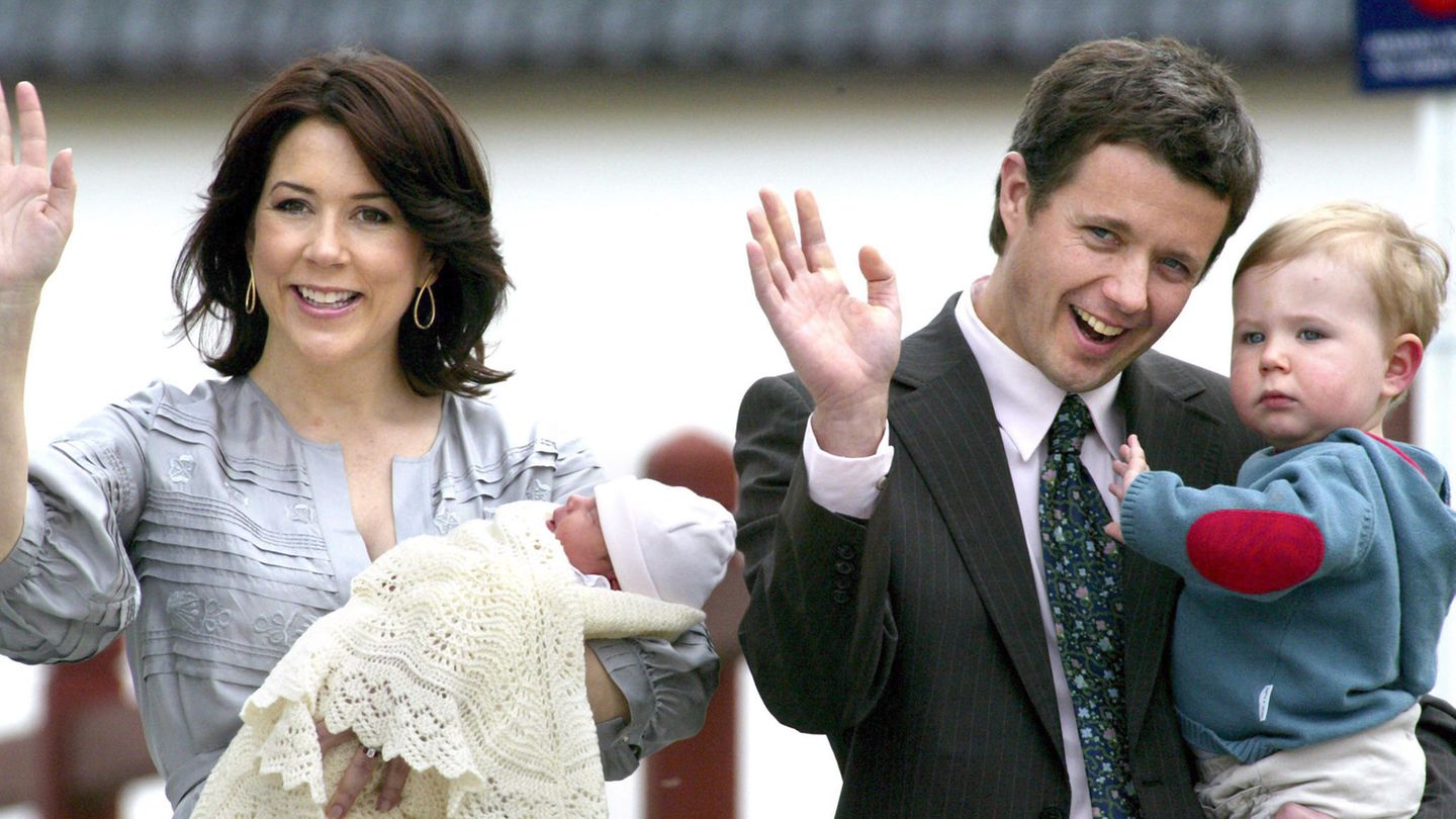 die 16-jährige Prinzessin Isabella, hier wenige Tage nach ihrer Geburt auf dem Arm der Mutter