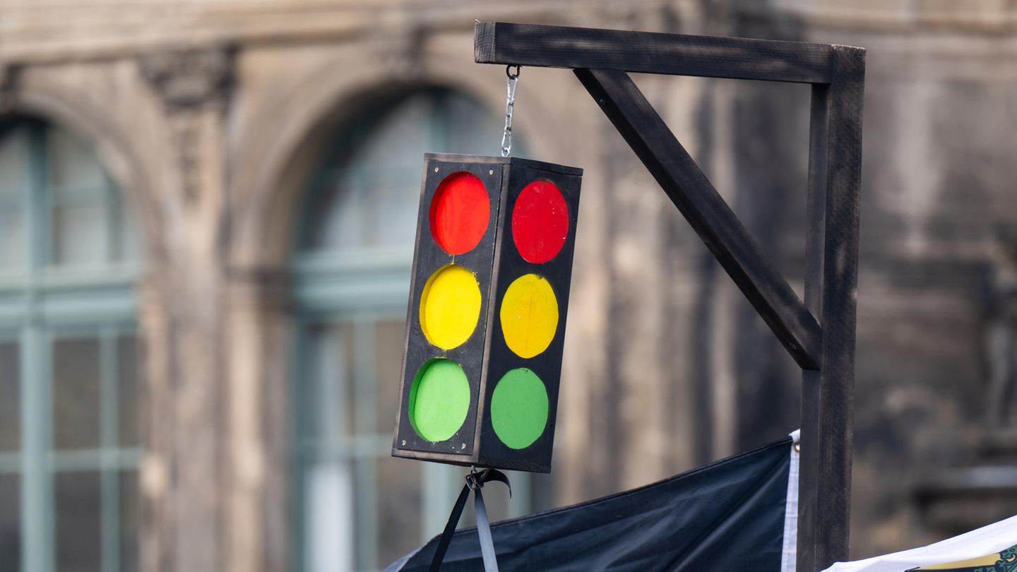 Ampel-Galgen bei Demo gegen Bundesregierung