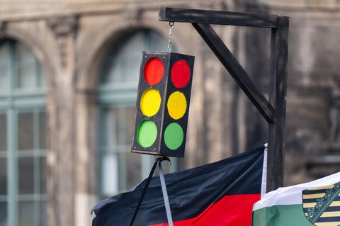 Ampel-Galgen bei Demo gegen Bundesregierung