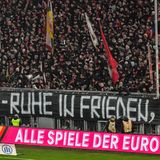 Mit dem Banner "Ruhe in Frieden, Kaiser!" verabschiedeten sich die Fans auf den Stehplätzen von dem Idol Franz Beckenbauer