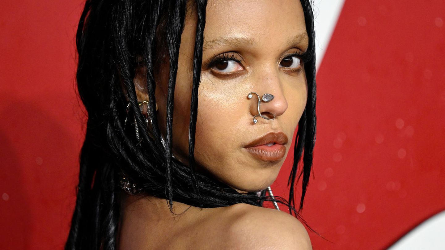 Britain bans Calvin Klein advertising featuring FKA Twigs Britain bans Calvin Klein advertising featuring FKA Twigs