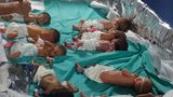 Aus dem heftig umkämpften Schifa-Krankenhaus in Gaza werden 31 Frühchen evakuiert und in den Süden des Gazastreifens gebracht. Das teilen der Rettungsdienst Roter Halbmond und die Weltgesundheitsorganisation (WHO) mit. Die Babys kommen dort auf die Intensivstation eines emiratischen Krankenhauses.