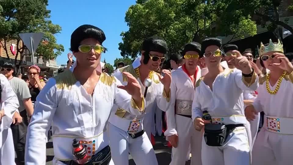 Video: Der King lebt! Zumindest sein Andenken für ein paar Tage in Australien