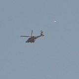 Nach dem Ende der einwöchigen Feuerpause im Gazastreifen nimmt Israel die Kämpfe gegen die islamistische Hamas wieder auf und wirft ihr Bruch der Vereinbarung vor. Die Hoffnung auf Freilassung weiterer Geiseln zerschlägt sich damit vorerst. Die Hamas ließ bisher 105 der etwa 240 verschleppten Geiseln frei, im Gegenzug Israel 240 palästinensische Häftlinge.