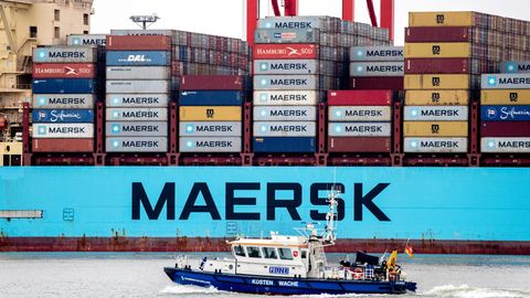 Reedereien wie Maersk schicken ihre Containerschiffe aktuell auf den großen Umweg um Afrika