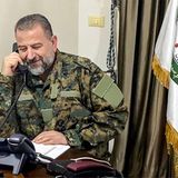 Nach der mutmaßlich von Israel veranlassten Tötung des Hamas-Anführers Saleh al Aruri (Archivbild) im Libanon kündigt die Hisbollah-Miliz Vergeltung an. Das "Verbrechen" in Beirut sei "eine gefährliche Attacke auf den Libanon" und dessen Volk und Sicherheit, teilt die Miliz mit. "Dieses Verbrechen wird niemals ohne Antwort oder Strafe vorübergehen." Die Hisbollah habe "den Finger am Abzug" und ihre Kämpfer seien "in höchster Stufe der Bereitschaft". Israels Militär kommentiert Berichte über eine gezielte Tötung al Aruris auf Anfrage nicht.