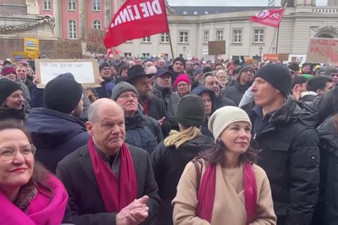 Video: Potsdam: Kanzler Scholz und Außenministerin Baerbock auf Protestdemo gegen Rechts