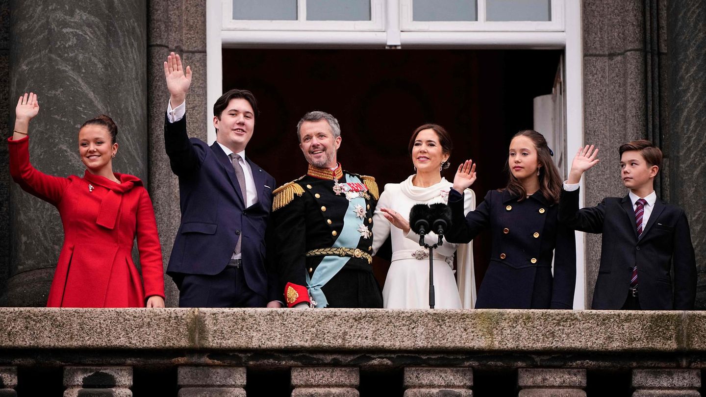 Die königliche Familie (von links nach rechts): Prinzessin Isabella, Prinz Christian, König Frederik, Königin Mary, Prinzessin Josephine und Prinz Vincent