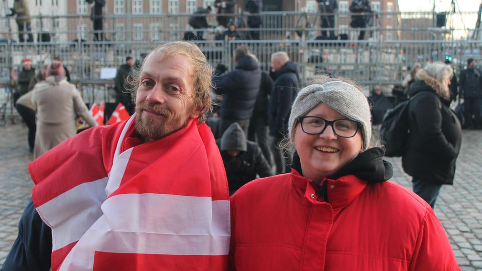 Sind trotz der Kälte schon am Morgen ganz vorn dabei: Andreas und Louise