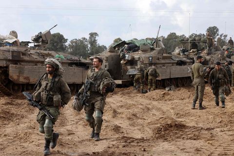 Israelische Soldaten einer Panzer-Einheit an der Grenze zum Gaza-Streifen