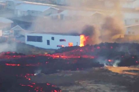 Szenen aus Live-Video: "Schwarzer Tag für ganz Island" – Lava zerstört Häuser in Grindavik