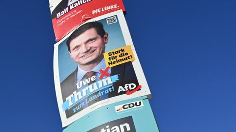 Wahlplakate: Vier Kandidaten stellten sich im Saale-Orla-Kreis in Thüringen zur Wahl des Landrats