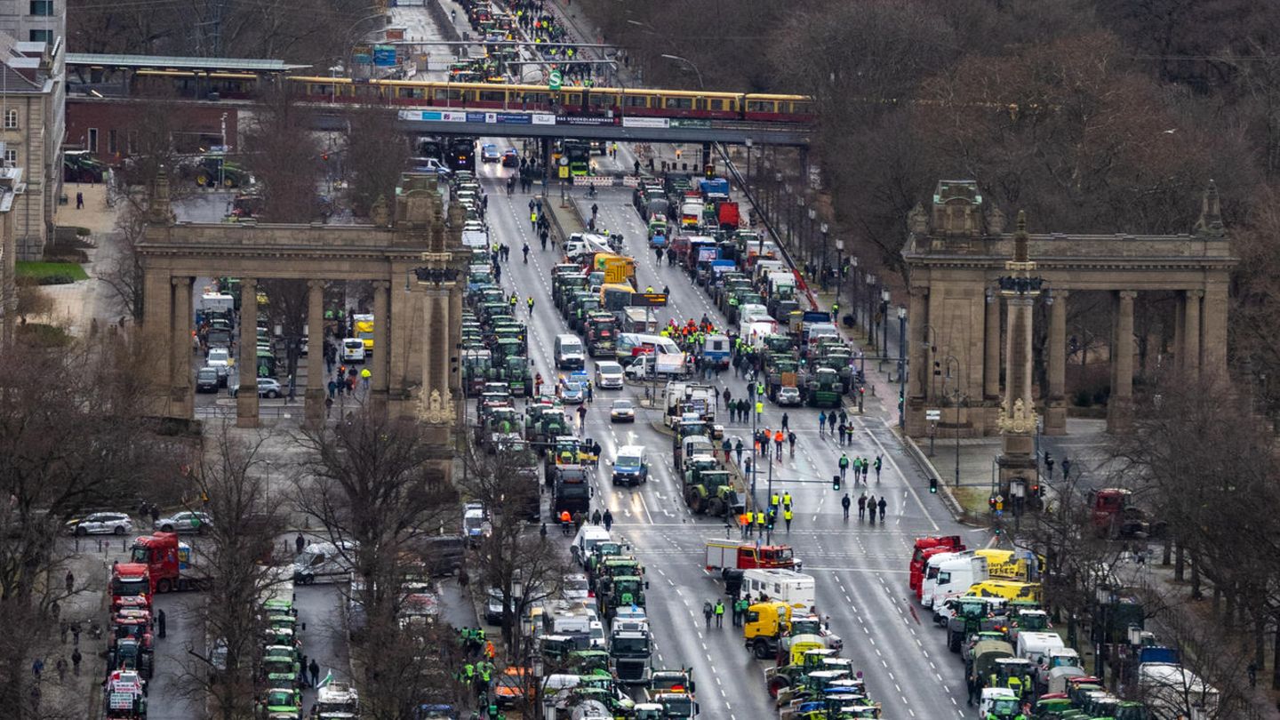 Die Großkundgebung soll der Höhepunkt der Aktionswoche sein, mit der Landwirte in den vergangenen Tagen bundesweit gegen die schon abgeschwächten Pläne der Ampel-Koalition mobil gemacht haben.