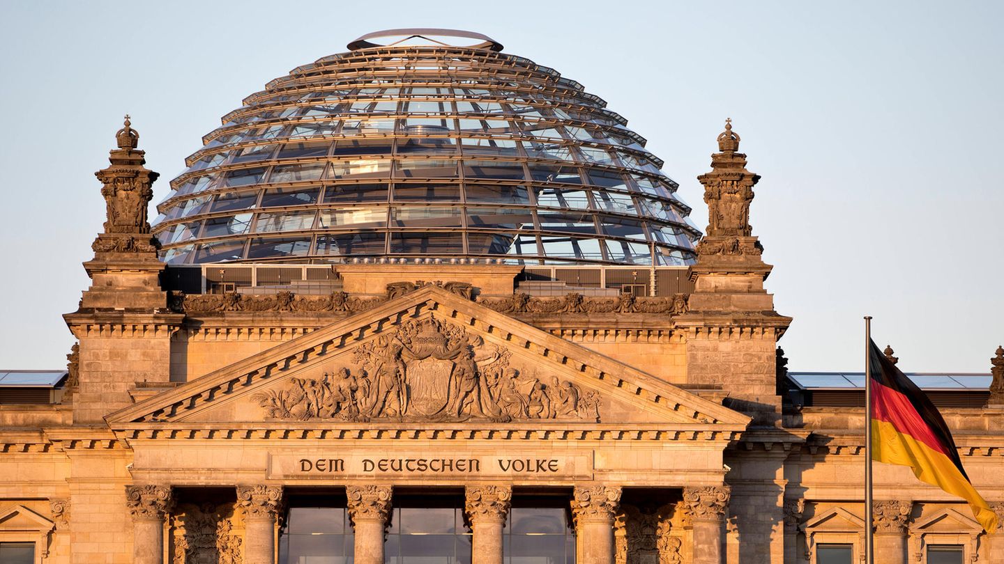 Reichstag im Abendlicht, Deutscher Bundestag