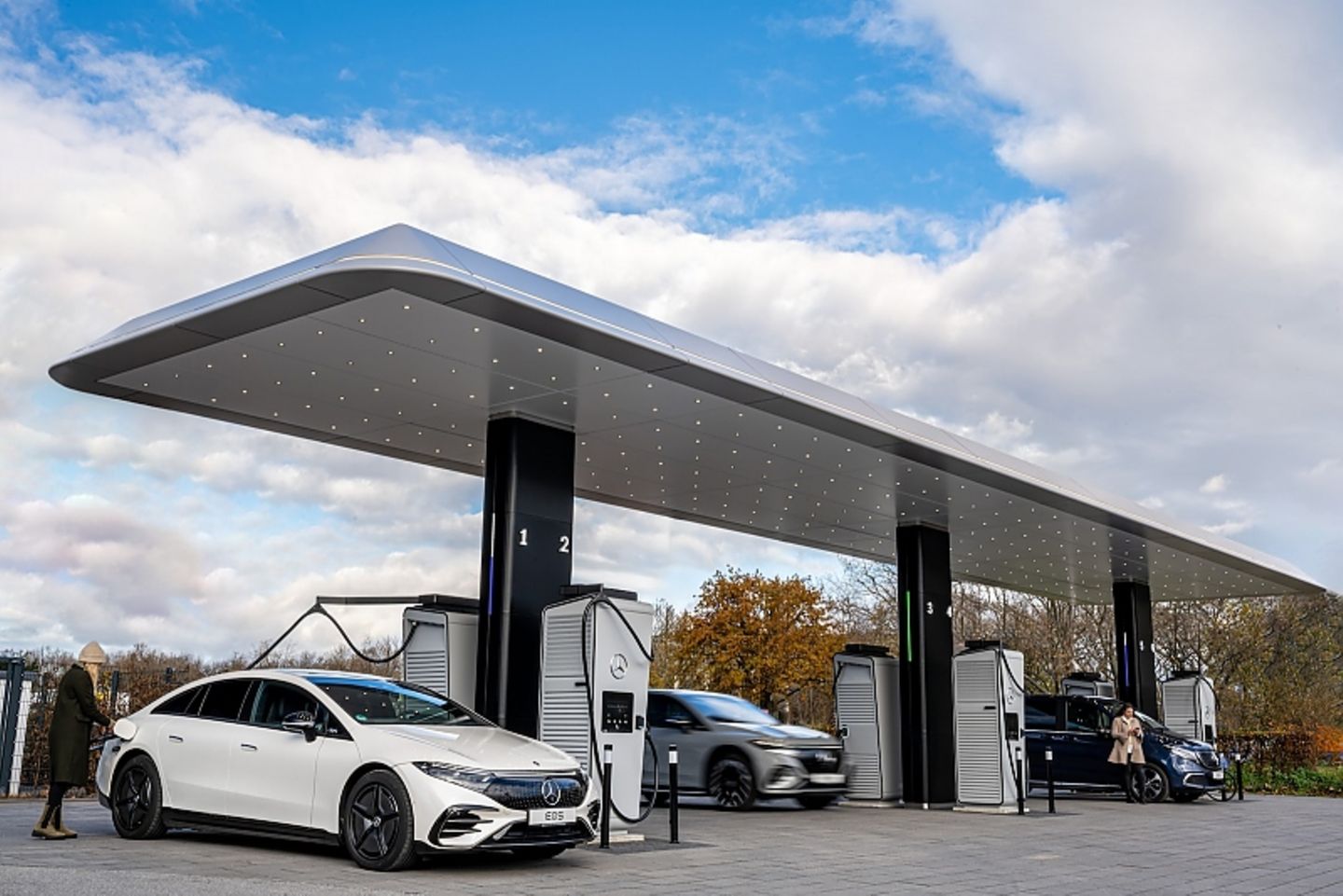 Mercedes Charging Hub Mercedes Charging Hub