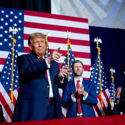 Nach seinem Wahlsieg in Iowa spricht Donald Trump zu seinen Anhängern in der Landeshauptstadt Des Moines