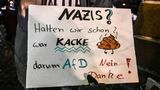 Schild: "Nazis? Hatten wir schon, war kacke. Darum AfD nein danke!"
