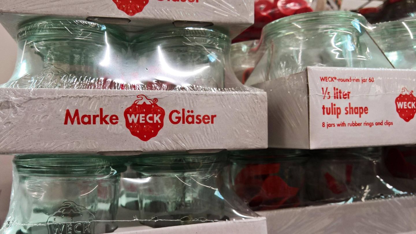 Ebenfalls im Juni 2023 ging eine weitere deutsche Ikone insolvent: die 123 Jahre alte Firma J. Weck, Hersteller der gleichnamigen Einmachgläser. Im November 2023 übernahm der Finanzinvestor Aurelius, der das Geschäft mit Fokus auf das Glaswerk in Bonn fortführte. Am alten Verwaltungssitz in Wehr musste hingegen 2024 ein Großteil der Mitarbeiter gehen.